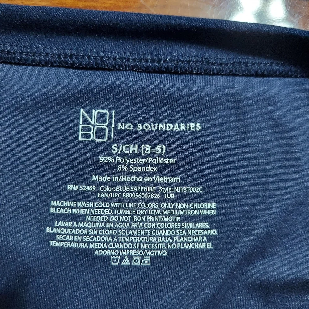 NEW No Boundaries navy v-neck top - Picture 3 of 3